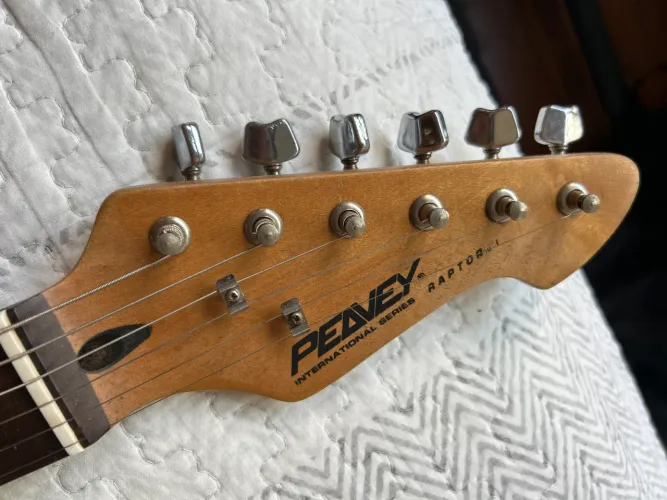 Guitarra Peavey Raptor Internacional Series