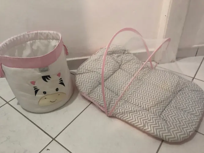 Moisés para bebê e cesto para roupas ou brinquedos 