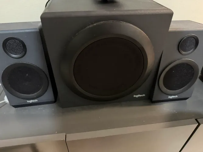 Aparelho de som Logitech - subwoofer 2.1 gamer