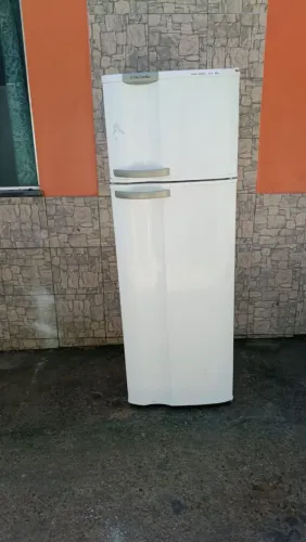 Geladeira Electrolux gelo seco 