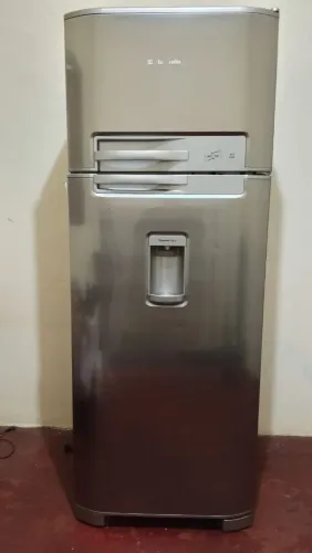 VENDO GELADEIRA GELO SECO MARCA ELECTROLUX 462 LITROS TODA DE INOX