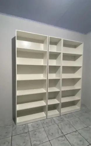 Estante - guarda roupa