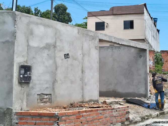 VENDE-SE CASA MUITO BOA NO BAIRRO LAMARÃO