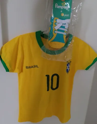 Camisa do Brasil e Meias Puket Novas 2 a 3 anos