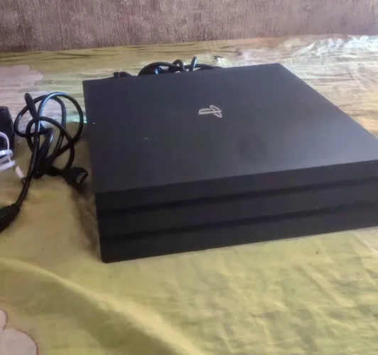 APENAS TROCO PS4 PRO NADA REPUBLICANO