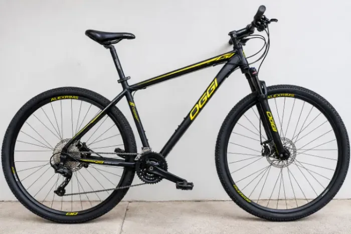 Bicicleta Oggi Hacker Sport 2023 Aro 29, quadro 19, 21v Preto/Amarelo