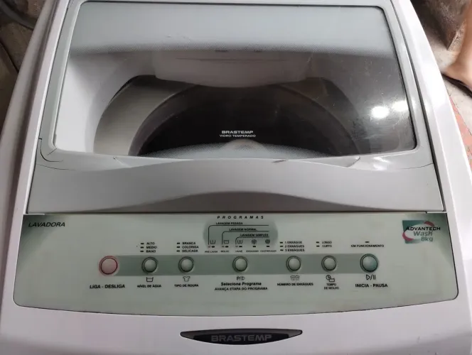 Máquina de lavar roupa Brastemp 8 Kg. Esta Funcionando com defeito simples. Ver Descrição