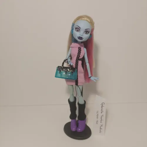 Monster High Abbey Bominable I <3 fashion customizada - LEIA A DESCRIÇÃO