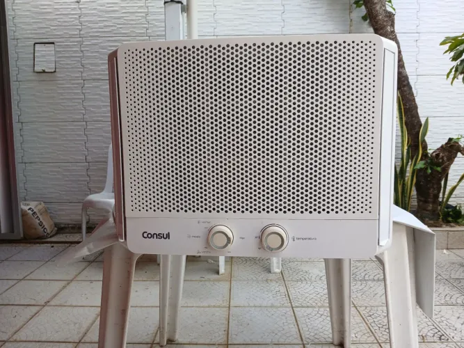 Ar condicionado Consul 7500 BTu Janela Mecânico 220v está bem comservado funcionando