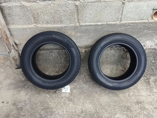 Dois pneus Pirelli 175/65 R14