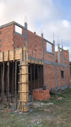 Sobrado para venda possui 129 metros quadrados com 3 quartos