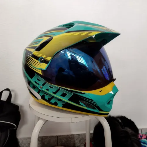 VENDO CAPACETE SEMI-NOVO