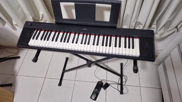 Piano Digital Yamaha Piaggero NP-12 com Suporte e Pedal