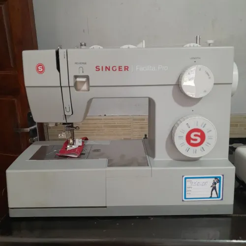 Máquina de costura zig zag Singer Facilita Pró