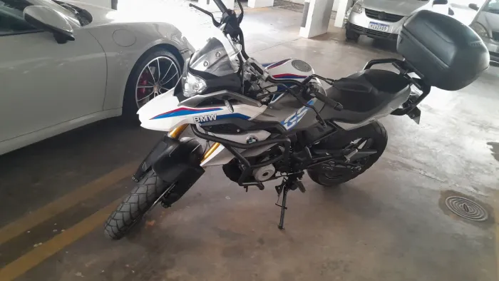 Procurando XRE? Chega nem nos pés da BMW f310gs. 17 mil Km.