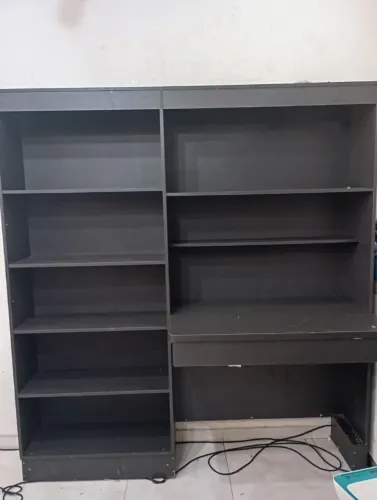 Expositor de mercadoria com gaveta 