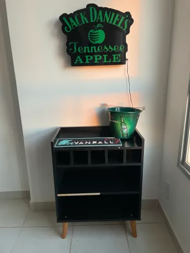Vendo móvel de bar em casa com acessórios
