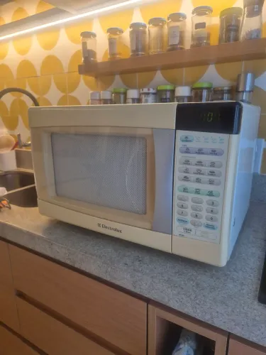 Micro-ondas Electrolux 28 litros usado