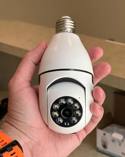 Câmera lâmpada de segurança giro 360° controle através do aplicativo