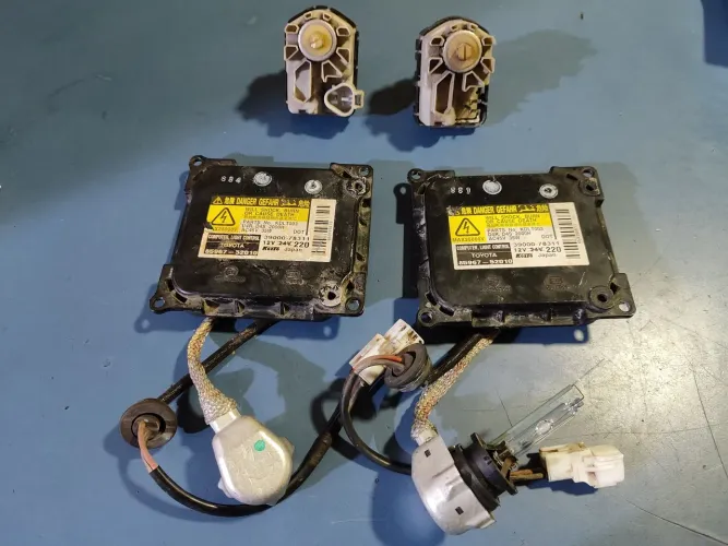 Reator farol Xenon Corolla Hilux Camry SW4 Prius 