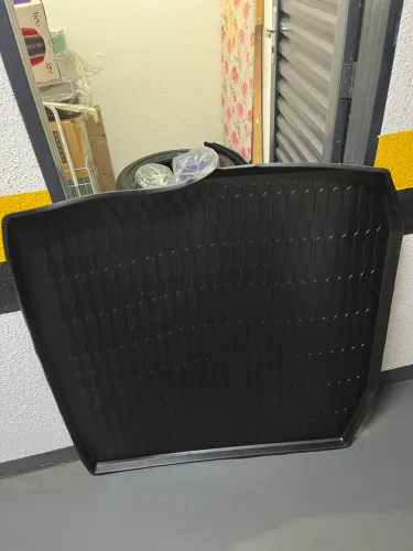 Tapete bandeja do porta malas do Volkswagen Virtus