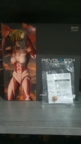 Revoltech Titan Fêmea