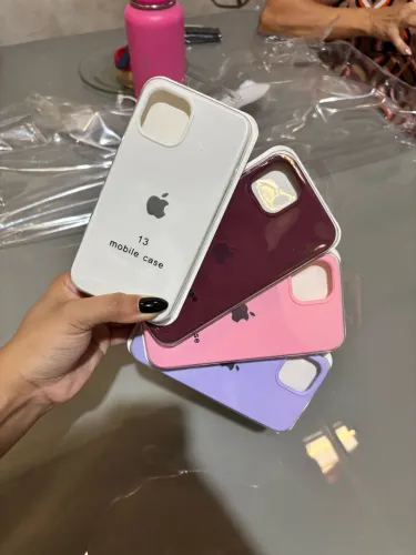 3 CASES ORIGINAIS IPHONE 13.