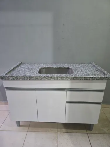 Novos gabinete e pia de granito para cozinha
