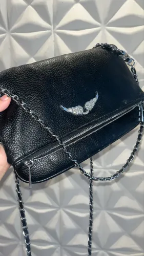 Bolsa feminina com alça de corrente - Preto