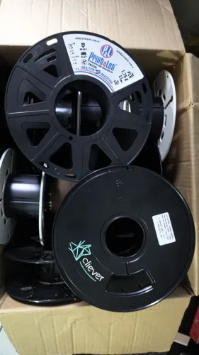 Vendo Rolos de Filamentos Vazios 3D, 5 reais cada rolo, tenho 40 rolos!!!!