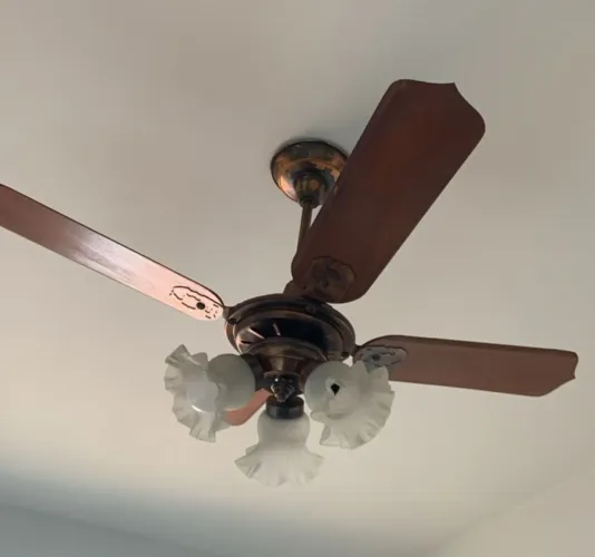 Antigo Ventilador de teto belíssima peça