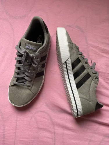 Tênis Adidas 