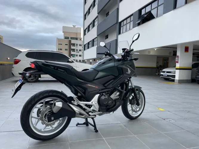 Linda NC 750. Apenas 18.500km