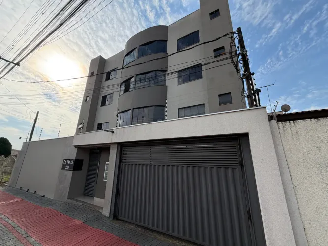 APARTAMENTO MOBILIADO À VENDA NO ED. PIO XII - REGIÃO CENTRAL DE APUCARANA.