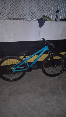 Bicicleta Dirt Btwin