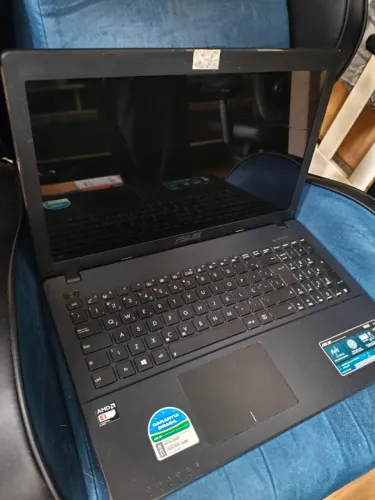 Notebook Asus X552E Tela 15.6" E1-2100 4GB RAM 500gb HD Win8.1 [usado]