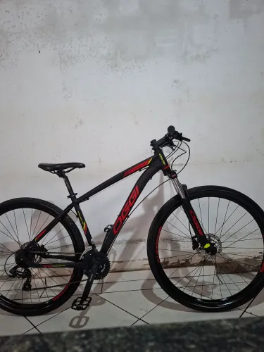 Bicicleta Oggi Hacker HDS Aro 29 Freio Hidráulico