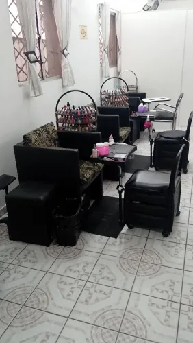 MANICURE COM PRÁTICA 