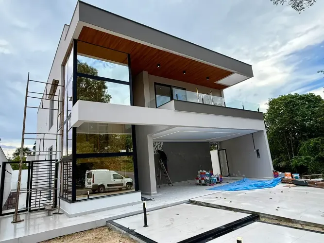 Alphaville 4 - Casa Duplex com 4 suítes, condomínio Alphaville 4.