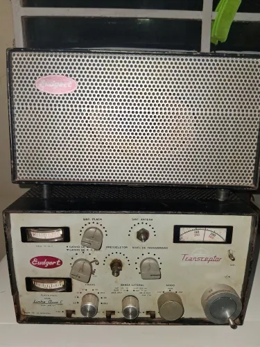 Rádio amador a válvula (EUDGERT)