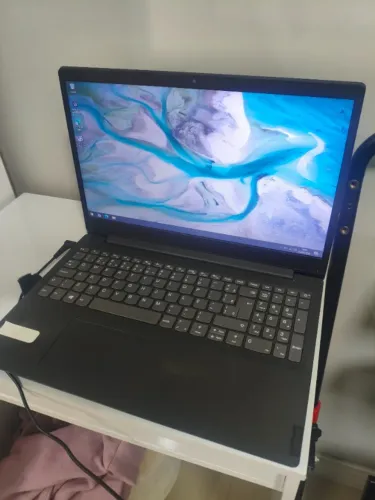 Notebook Lenovo Core i3 8GB DDR4 SSD - Excelente para trabalho e uso diario.