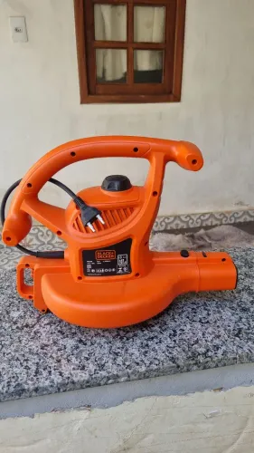 Soprador e aspirador de folhas Black Decker modelo BV25 2500W