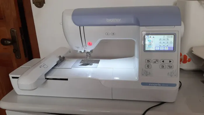 Máquina de bordar Brother Be 815 L