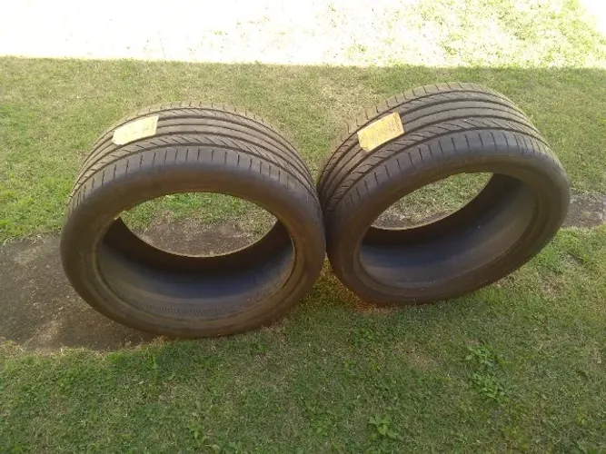 Par de Pneus Novos 295/35 ZR20