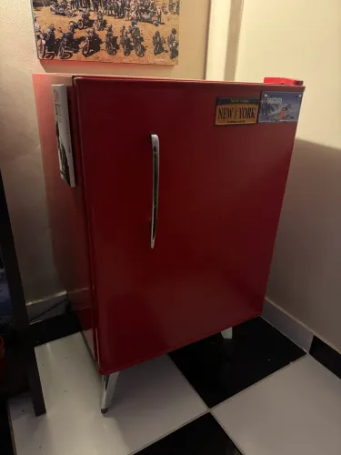 Frigobar vermelho retrô 76L