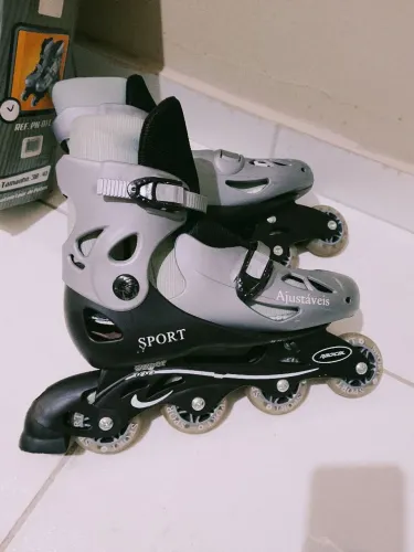 Patins semi novo