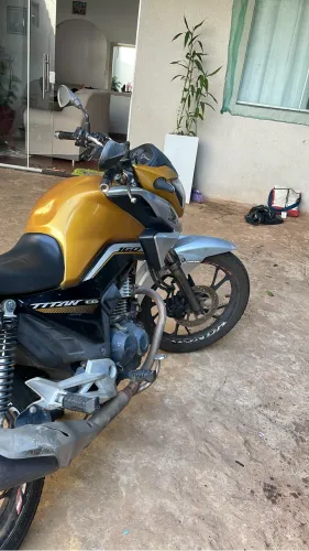 160 titan dourada