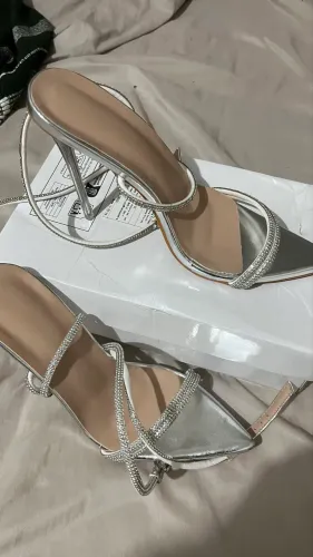 Sandália de salto prata com strass - Nova, nunca usada