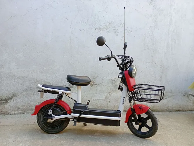 Scooter elétrica de 350w semi nova