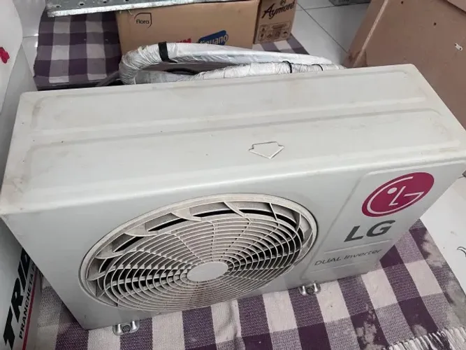 Ar Condicionado LG Dual Inverter 12.000 BTUs Frio 220v (+ Tubulação Grátis)
